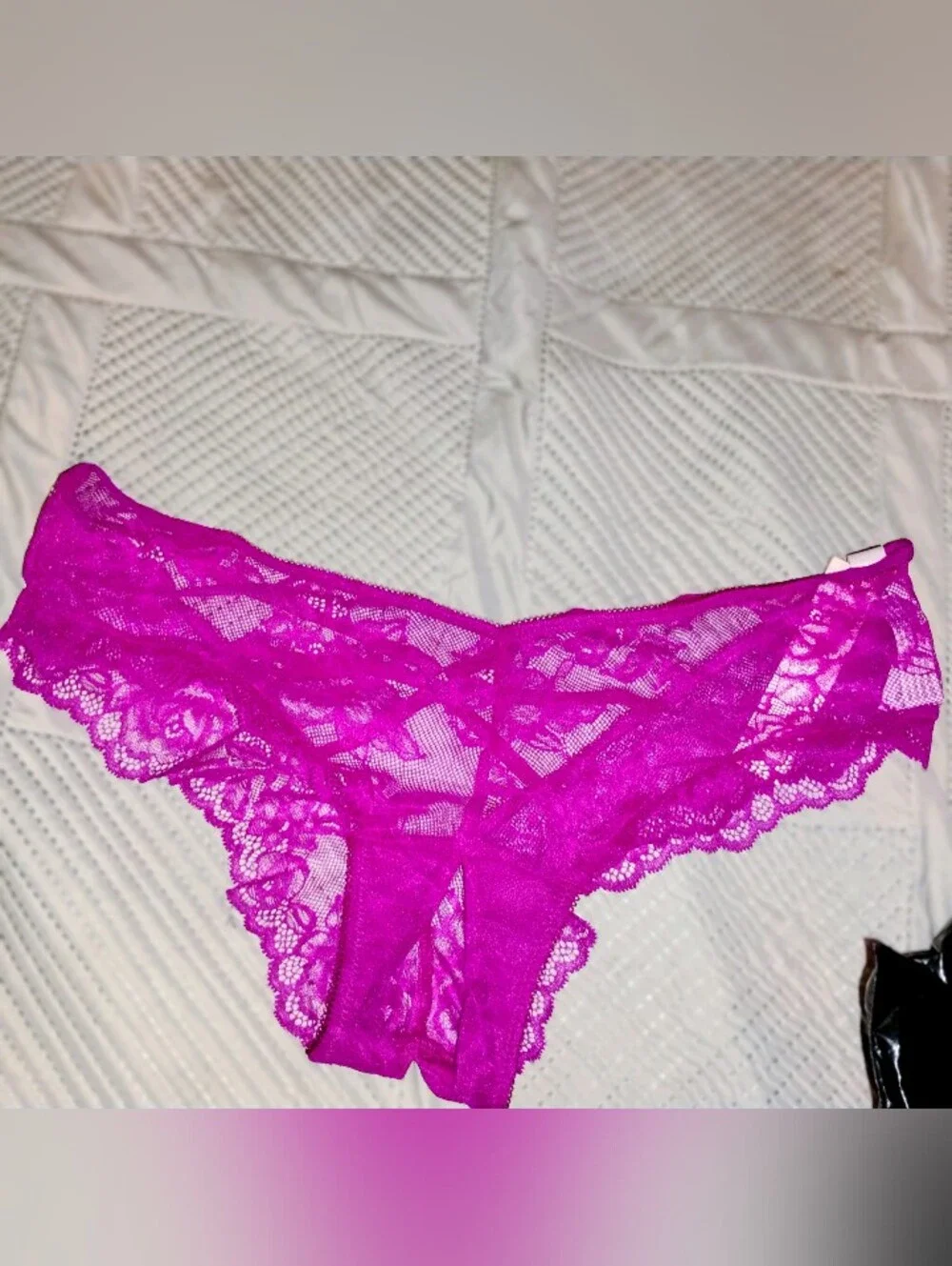 Victoria's Secret Strappy Back Crotchless Lace Cheeky Underwear Size Medium